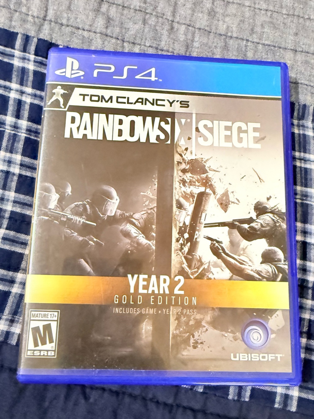 Tom Clancy's Rainbow Six Siege Year 2 Gold Edition (PS4) - Black & Gold
